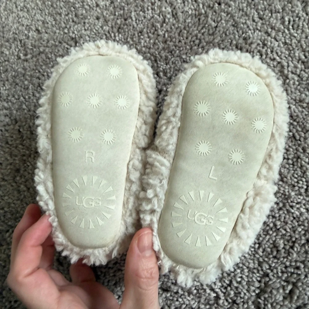UGG Baby Bixbee Cream Sherpa faux fur Slip-Ons slippers crib shoes size 4/5